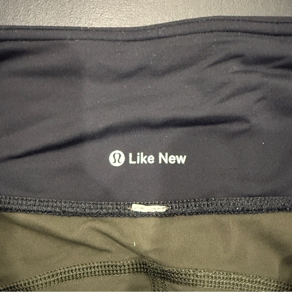 Lululemon Green and Black Smooth Stride Crop - Picture 12 of 16